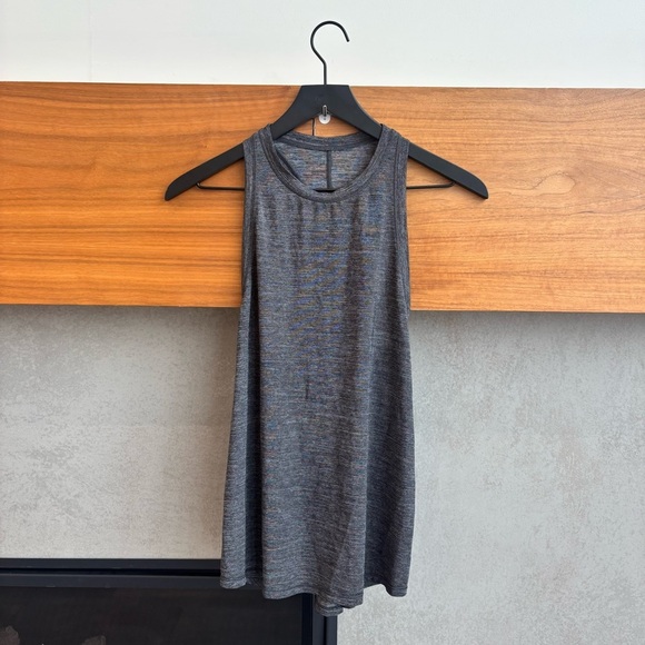 Lululemon Hot Like Agni Singlet in heather gray, Size 4 - Picture 8 of 15